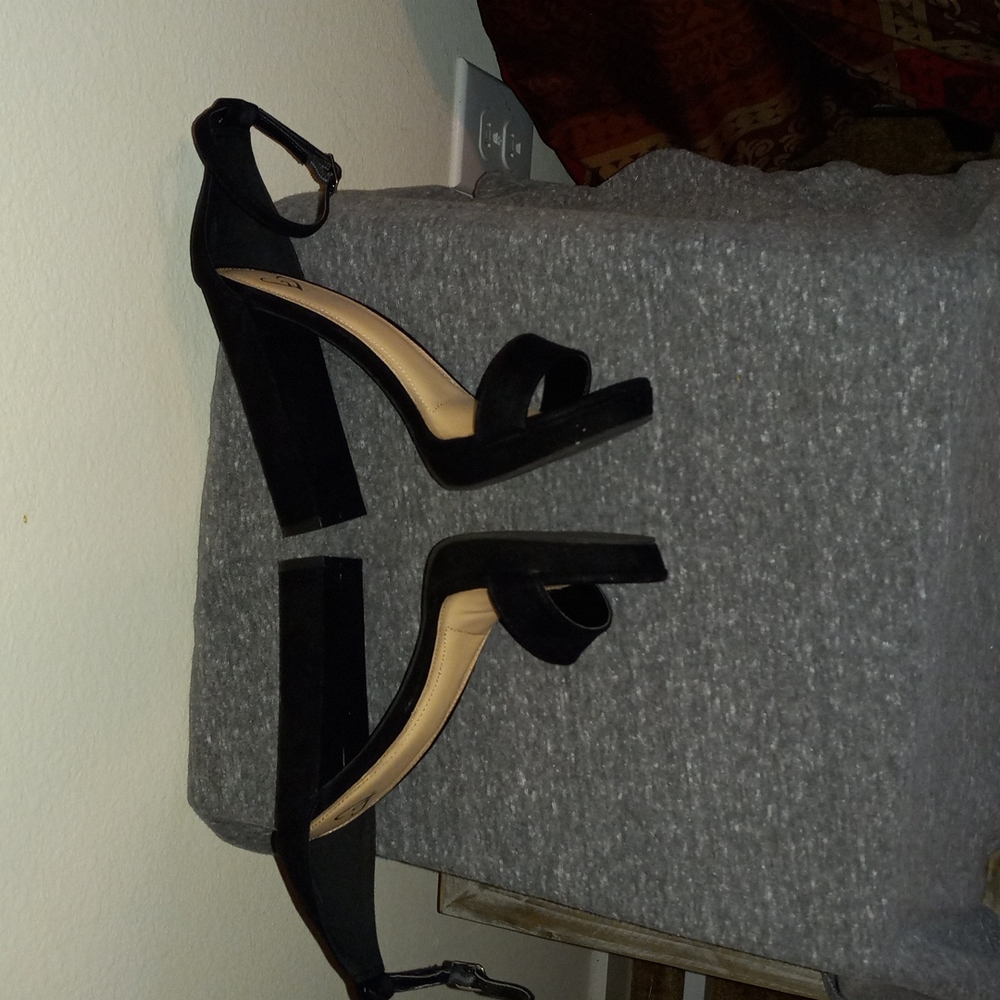 Shoes - Picture 4 of 4